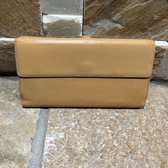 Chanel Long Wallet in a dark vanilla color - Picture 2 of 13